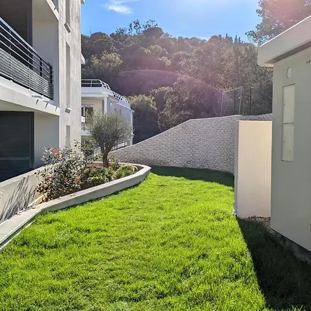 Superbe T2 En Avec Piscine Et Parking Apartamento Vallauris